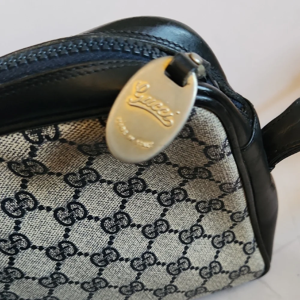 Vintage Gucci Monogram Black and Cream Shoulder/Crossbody Bag- Horsebit Details - Picture 9 of 16